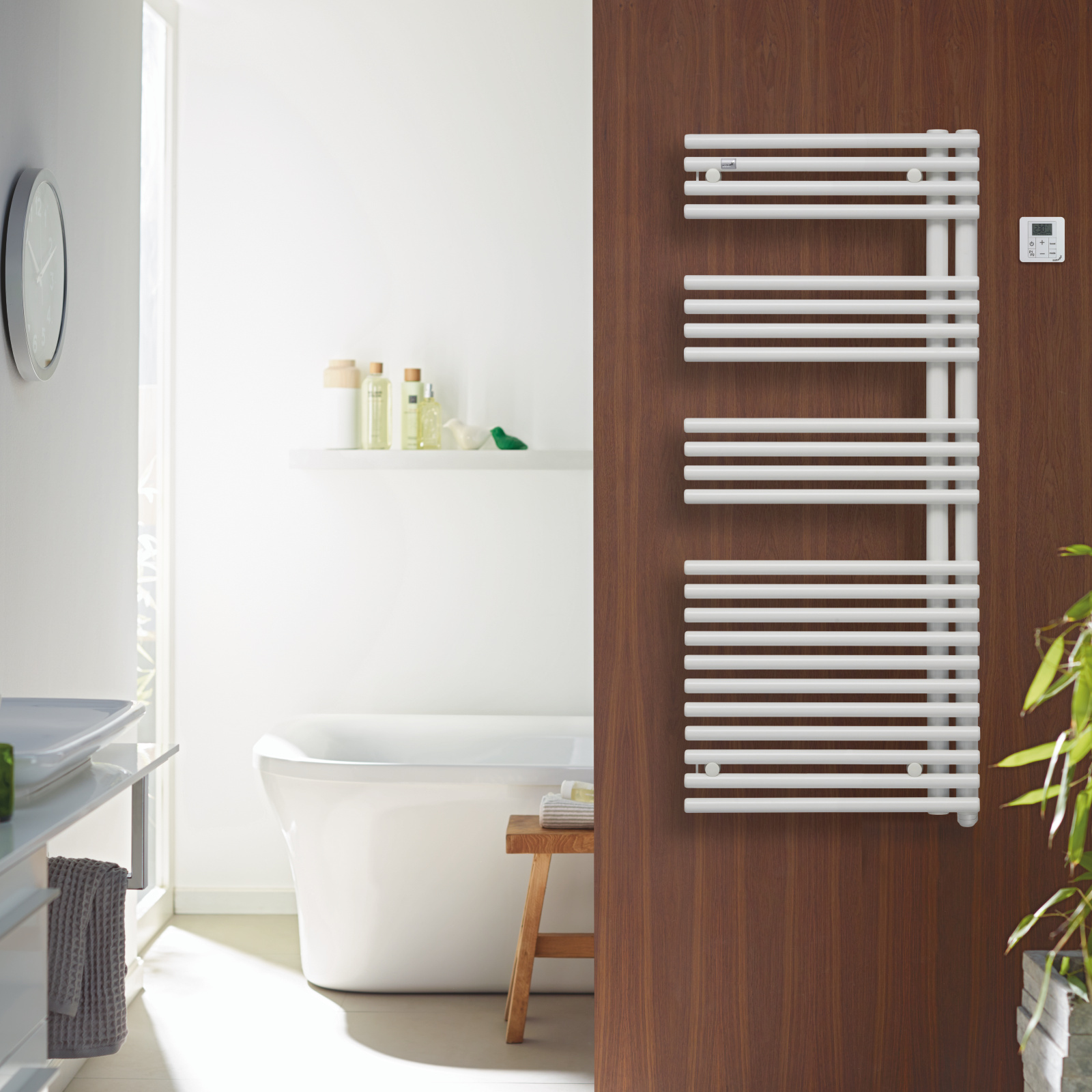 Zehnder_RAD_Forma-Asym-EL_RACY_LFAEL-120-50-GS_RAL9016_Bathroom_print+web Cut-Out Zehnder Forma Spa Asym Decorative radiator