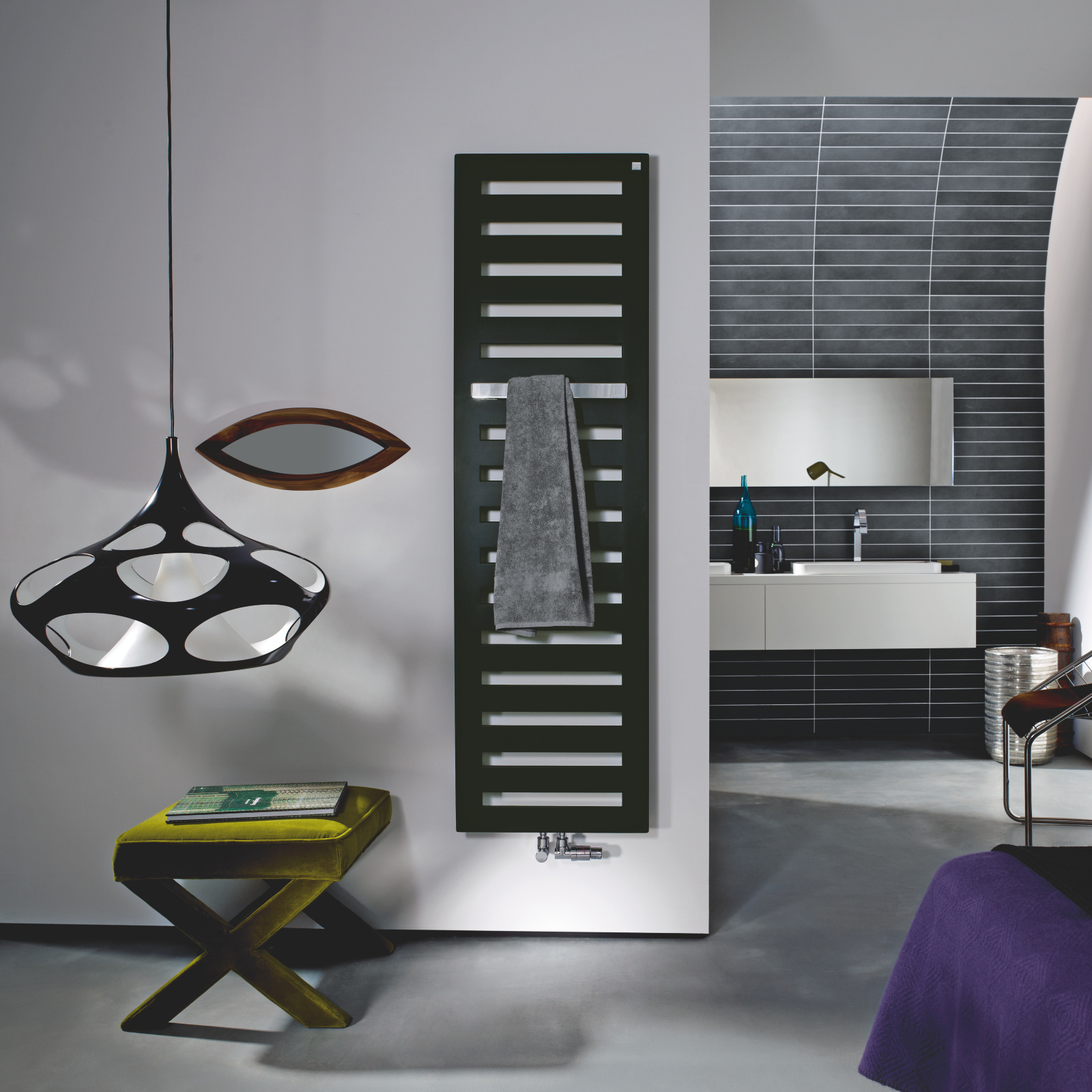 Zehnder_RAD_Metropolitan-Bar-HY_black matt_print+web Rendering Zehnder Metropolitan Bar Decorative radiator Front view