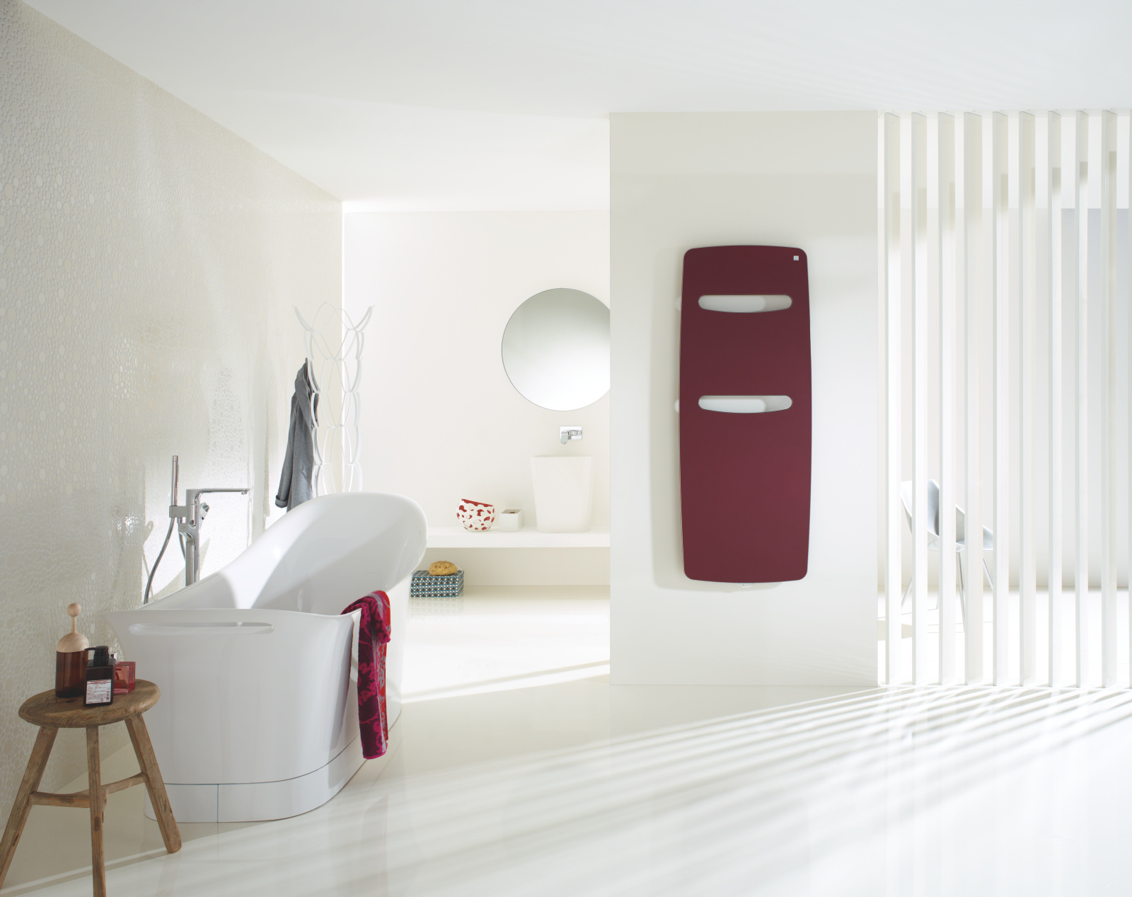 Zehnder_RAD_Vitalo-Spa_amethyst_bathroom Rendering Zehnder Vitalo Spa Decorative radiator Front view