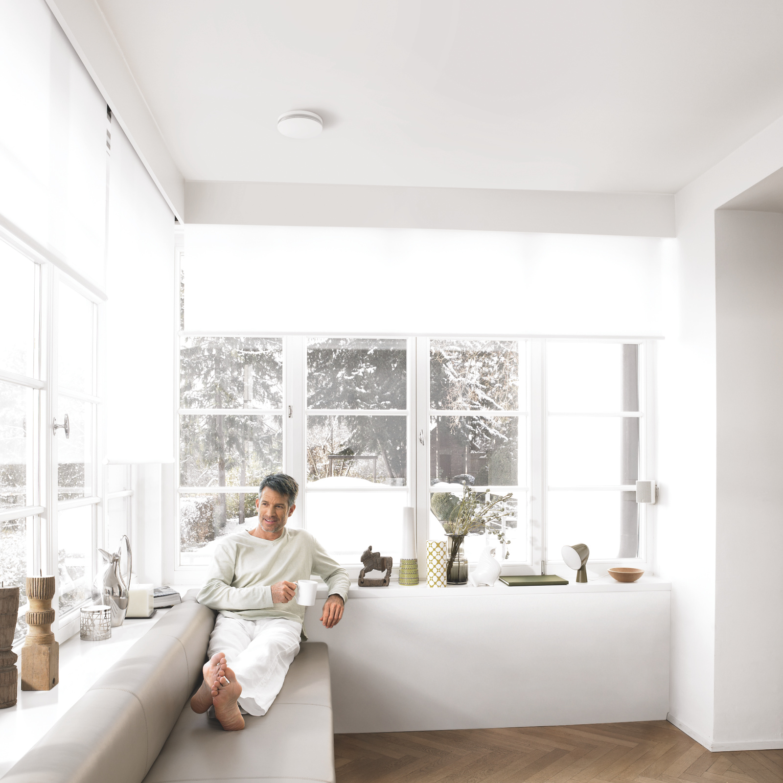 Stock Content Zehnder ComfoValve Luna S125 Comfortable indoor ventilation Front view