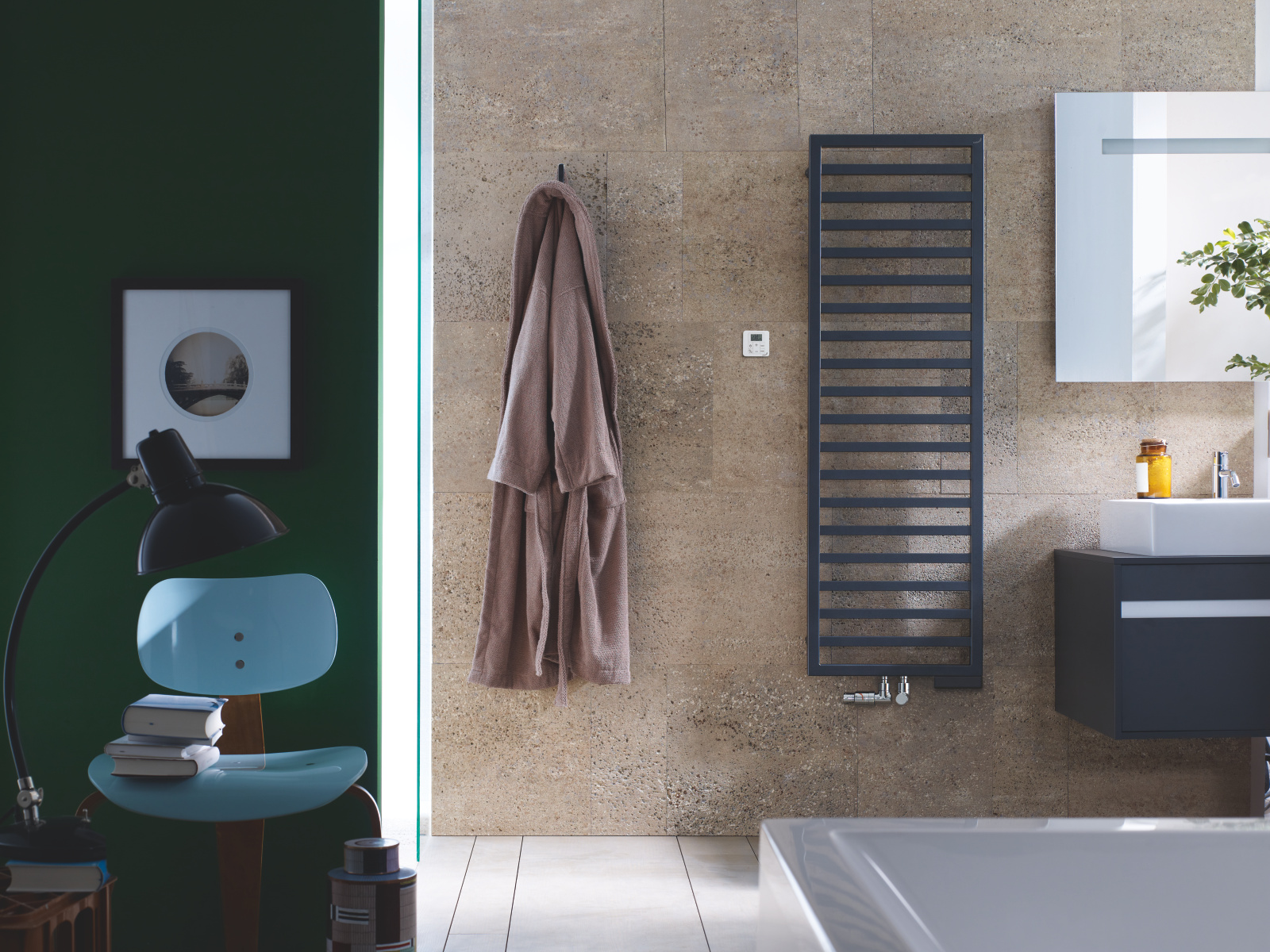 Zehnder_RAD_Quaro-MX_RACY_S_50mm_bathroom_140_45_volcanic Rendering Zehnder Quaro Decorative radiator Front view