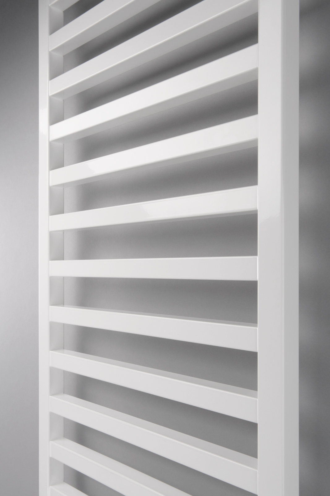 Focus Zehnder Quaro Decorative radiator Side view