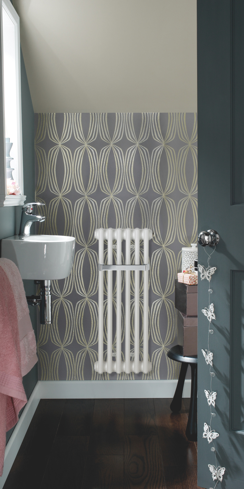 Zehnder_RAD_Charleston-HY_zoom_cloakroom Rendering Decorative radiator