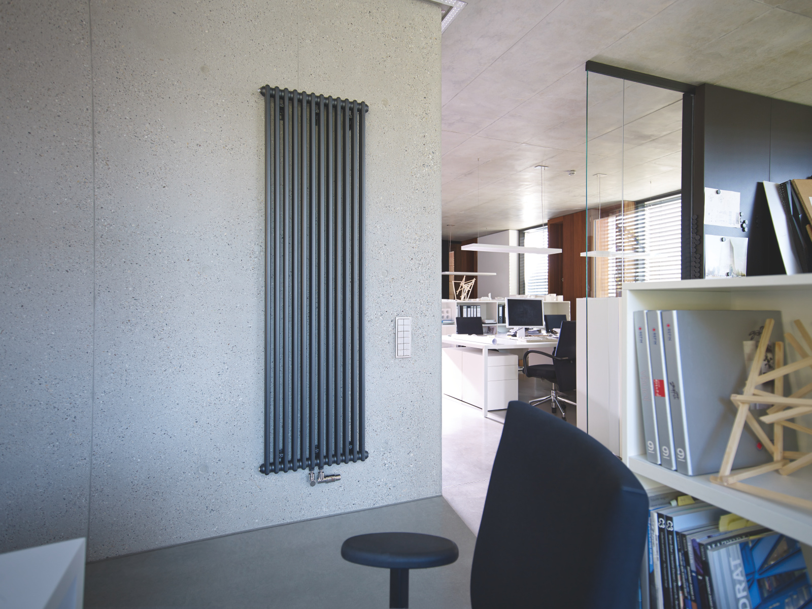 Zehnder_RAD_Charleston-HY_2200_12_volcanic_buero_02 Rendering Zehnder Charleston Decorative radiator