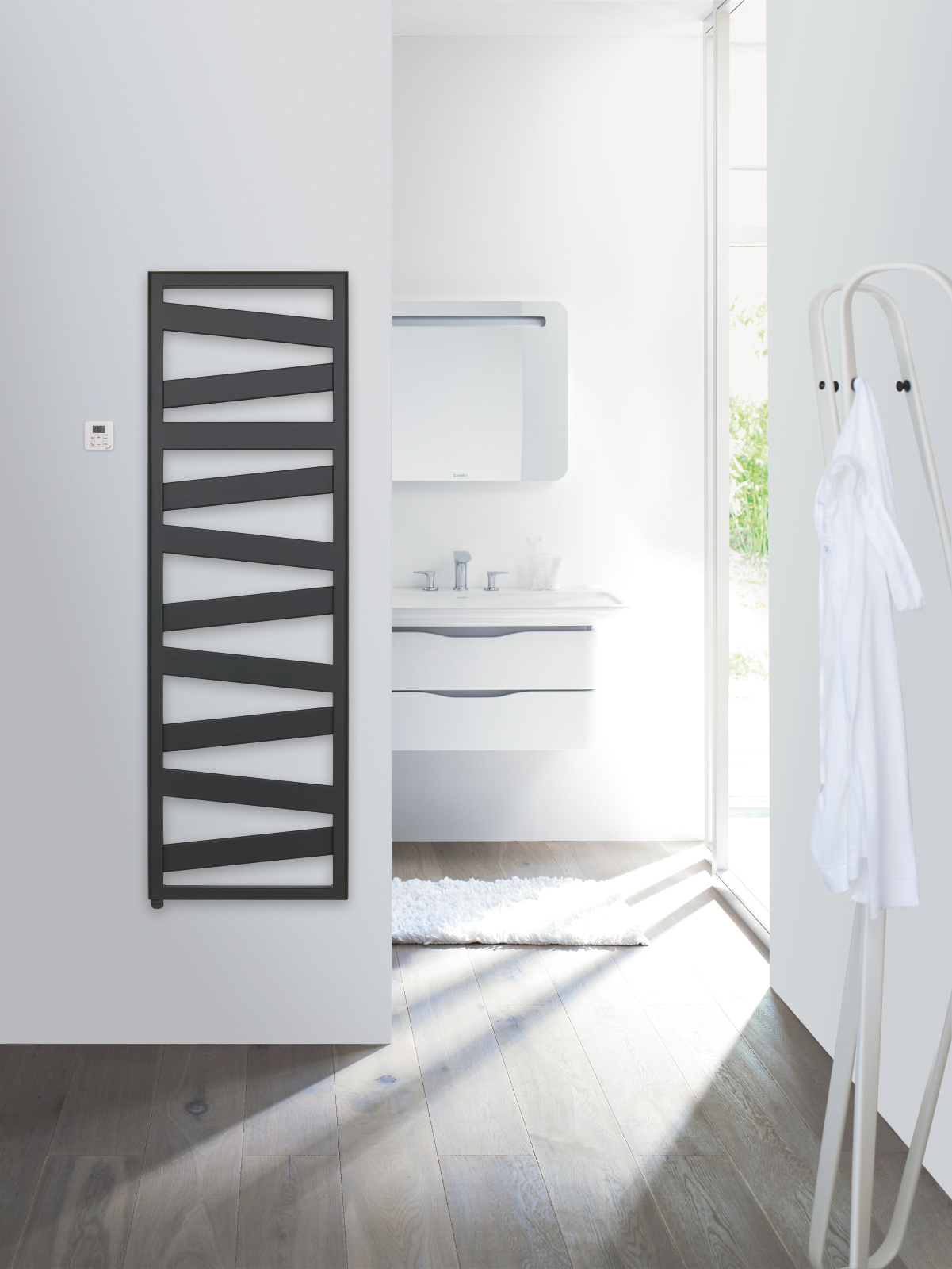 Zehnder_RAD_Ribbon-EL_RACY Rendering Zehnder Ribbon Decorative radiator Front view